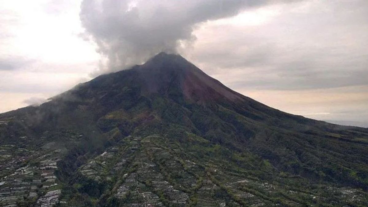 Mount Merapi Lava Sliding 1.8 Km To The Southwest Midnight Last Night
