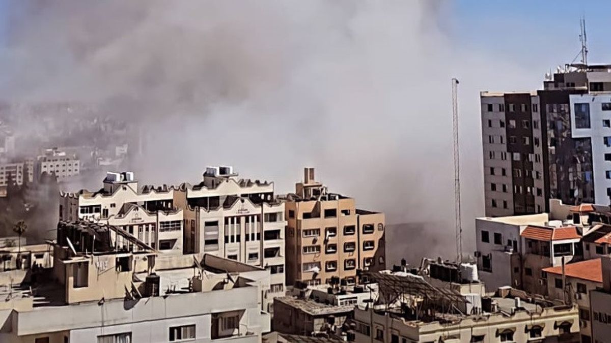 以色列对加沙发动空袭，目标是哈马斯拥有的建筑物