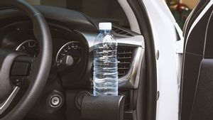 8 Benda yang Tak Boleh Ditinggal dalam Mobil, Botol Air Pernah?