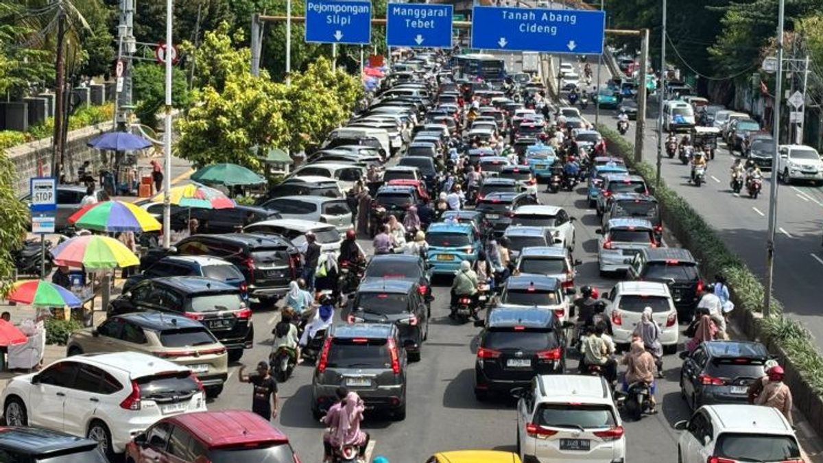 Lebaran, Lalin di Kawasan TPU Karet Bivak Padat Dipenuhi Peziarah