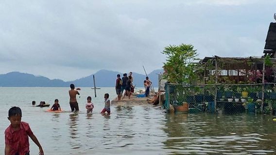 Warga Pesisir Kepri Diimbau Waspada Cuaca Ekstrem! BPBD Ingatkan Potensi Banjir Rob