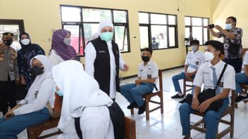شفيحة يحمل تطعيما متزامنا ل 38 ألف طالب في جاوة الشرقية