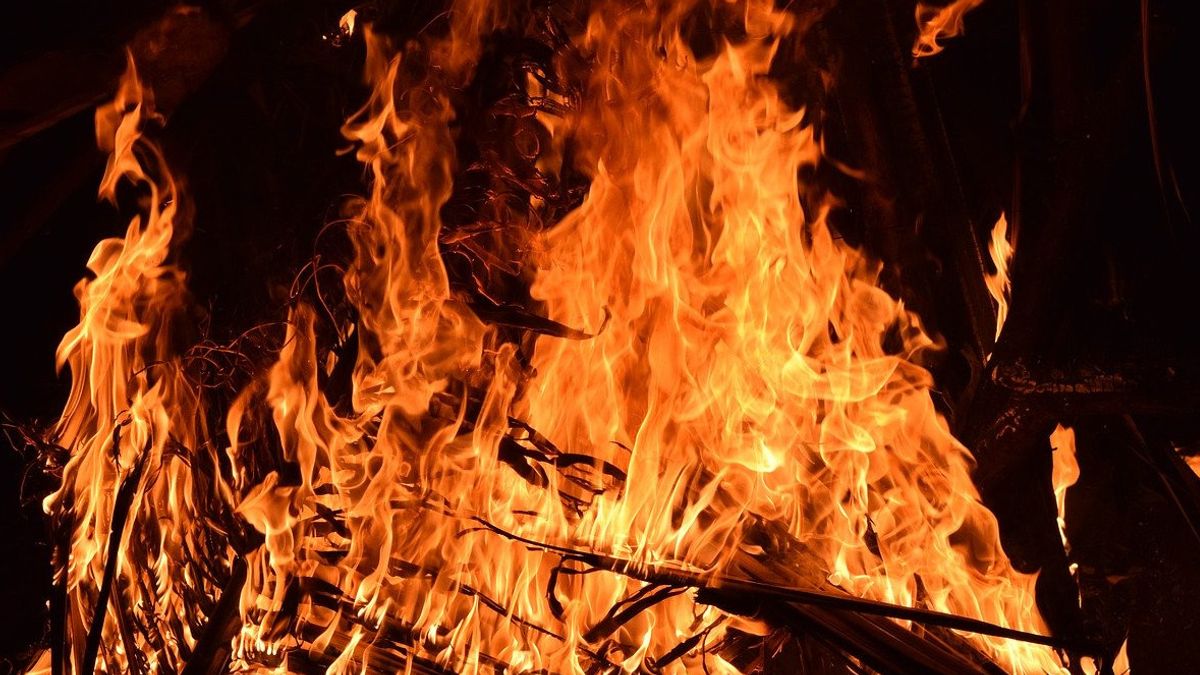 الانفجار في مستودع ماكو بريموب في باليمبانج جاء من الألعاب النارية