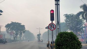 Banjarmasin Makin Tebal的森林和陆地火灾影响的烟雾,班当距离仅300米