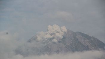 可能受到塞梅鲁火山熔岩流的袭击，居民被要求远离别苏科博坎