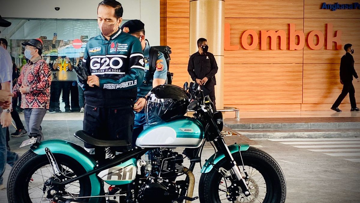 Visiting The Airport To The Mandalika Circuit, Jokowi Looks Brave In The G20 Limited Edition Theme Jacket
