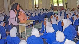 Cegah Kanker Payudara di Lingkungan Gen Z, YKPI Sosialisasi dan Skrining Deteksi Dini Santri di Pesantren