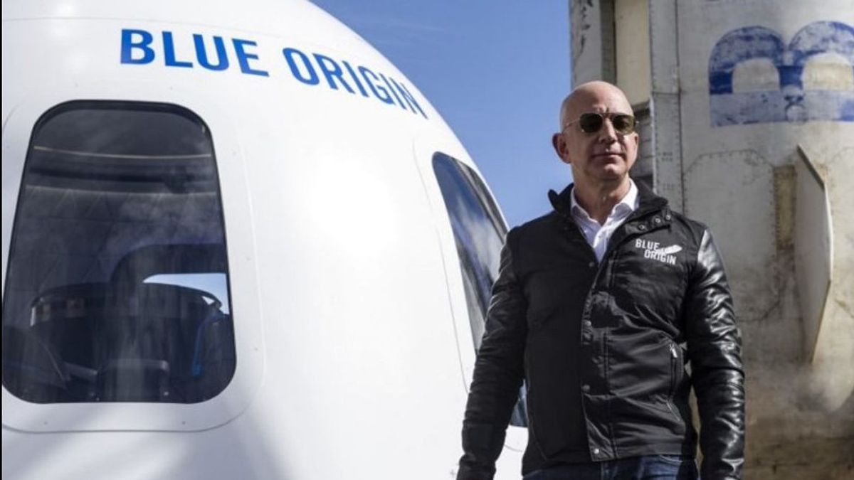 Orang Terkaya di Dunia Jeff Bezos akan Jalan-Jalan ke Luar Angkasa