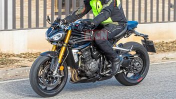 Triumph Speed Triple 1200 Hospital Recently Caught On Middle Camera Trial, What's The Difference?