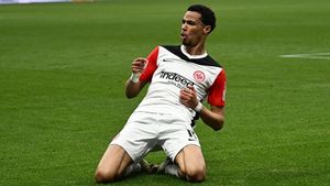مانشستر يونايتد يفتتح مفاوضات لجلب هوغو إيكيتيك