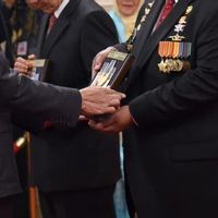 Pahlawan Nasional, Haruskah Selalu Warga Negara Indonesia?