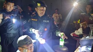Razia Tempat Hiburan Malam di Garut, Polisi Sita Ratusan Botol Miras