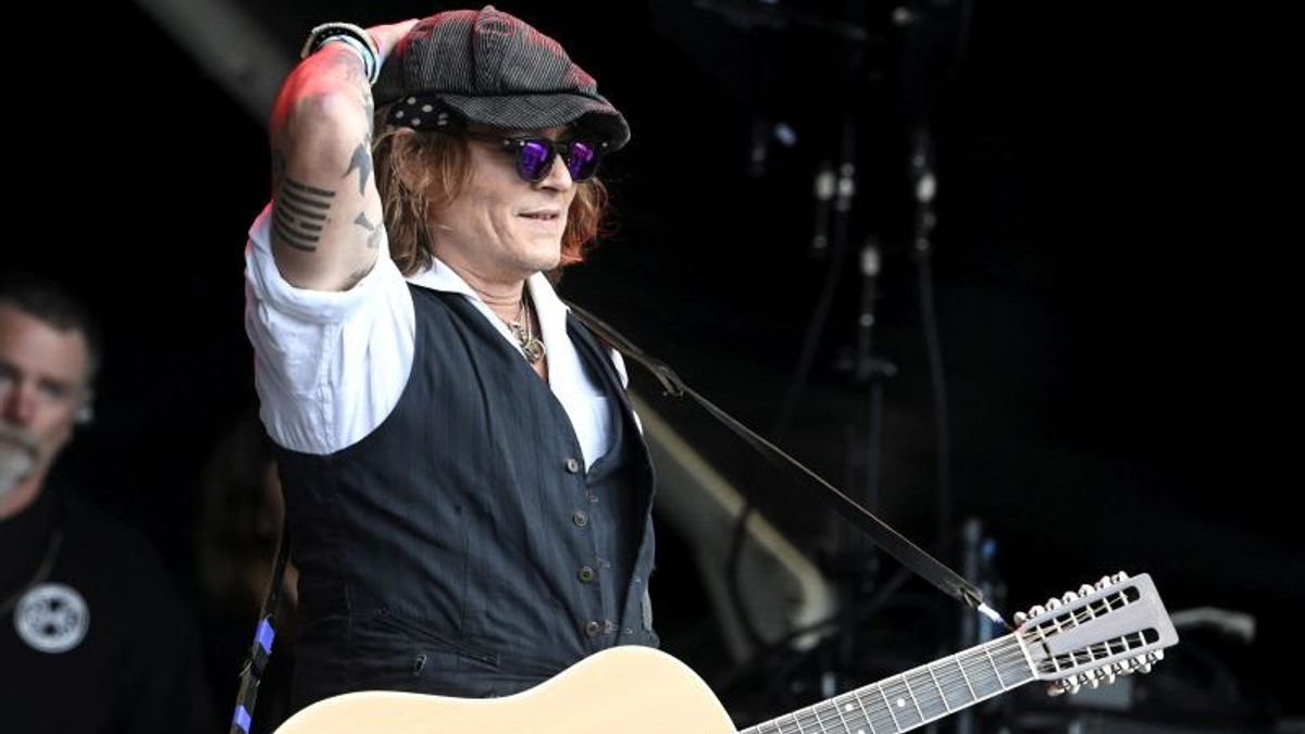 Appearing At The MTV Video Music Awards, Johnny Depp: I Need A Work