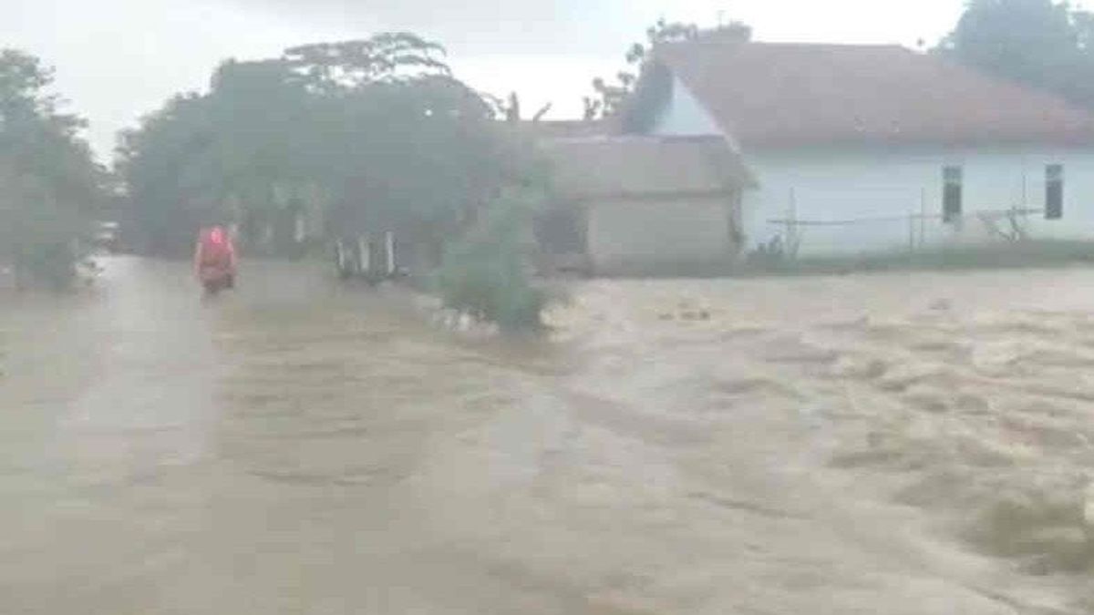 Hundreds of Houses Are Flooded In Majalengka