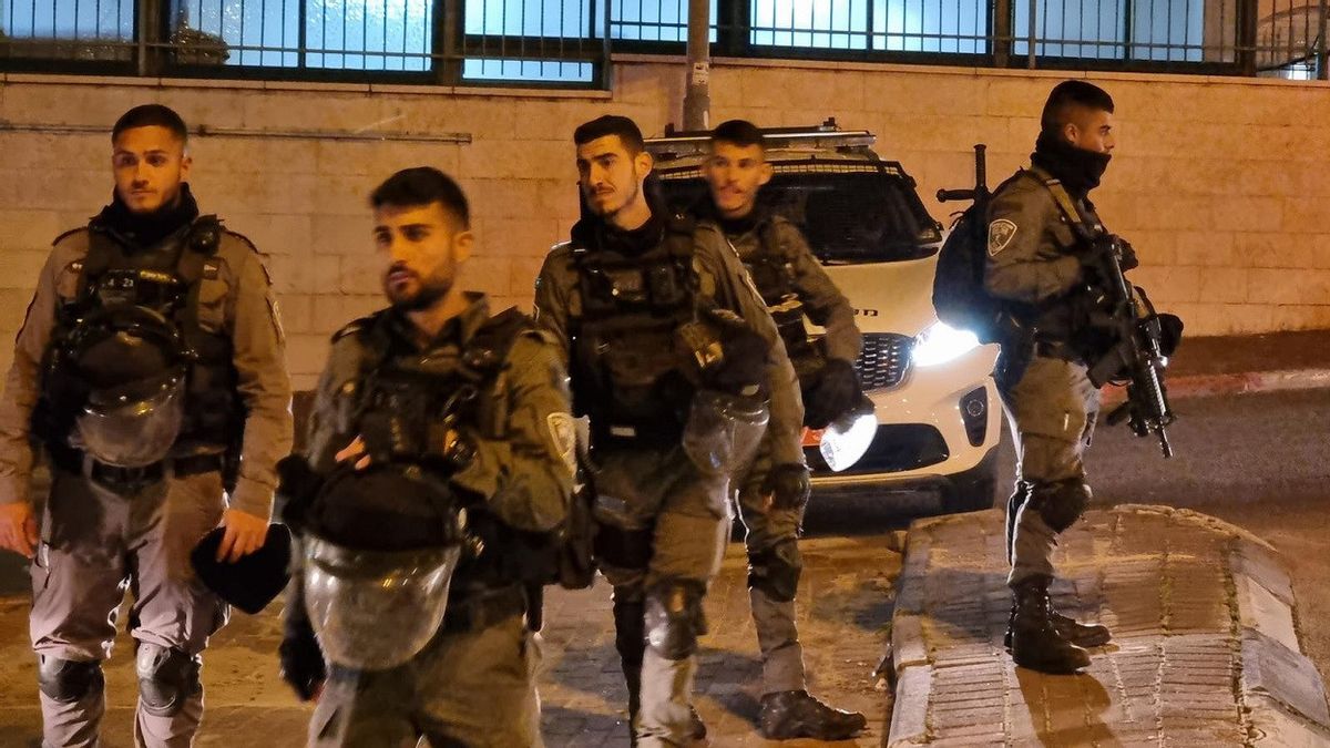Israeli Police Shot Dead a 14-year-old Palestinian Teen Accused of Stabbing at Jerusalem Station