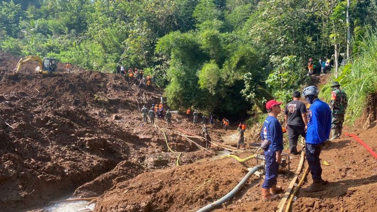 ブリタールの地滑りの犠牲者の2日間の捜索、SARは緩い土地構造が障害になることを認めます