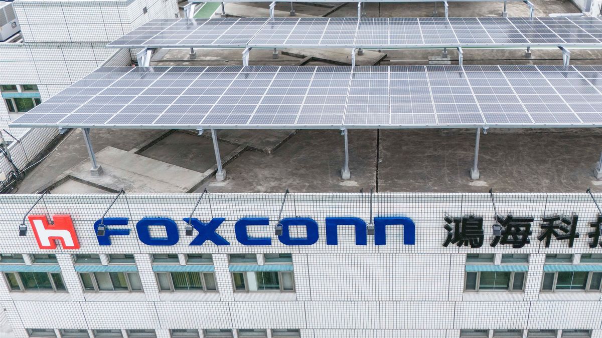 Foxconn And Pegatron In India Stop IPhone Production Due To Heavy Rain