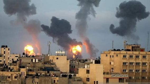 إسرائيل تشن غارات جوية على غزة وتستجيب لحرق البالونات