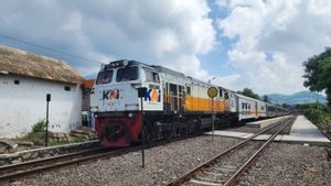 KAI Daop 2 demande à un chauffeur de camion de réparer un train panoramique de Papandayan endommagé par la chaleur