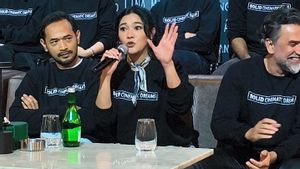 Demi Peran Pramugari Era 80-an di Film 'Kapal Terbang', Naysilla Mirdad Rela Potong Rambut