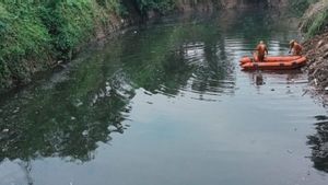 Pemkab Bekasi Pasang Jaring Permanen Sampah Sungai