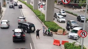 Pak Ogah Tolak Penutupan U-Turn, Kapolda Metro: Punya Hak Apa di Situ?