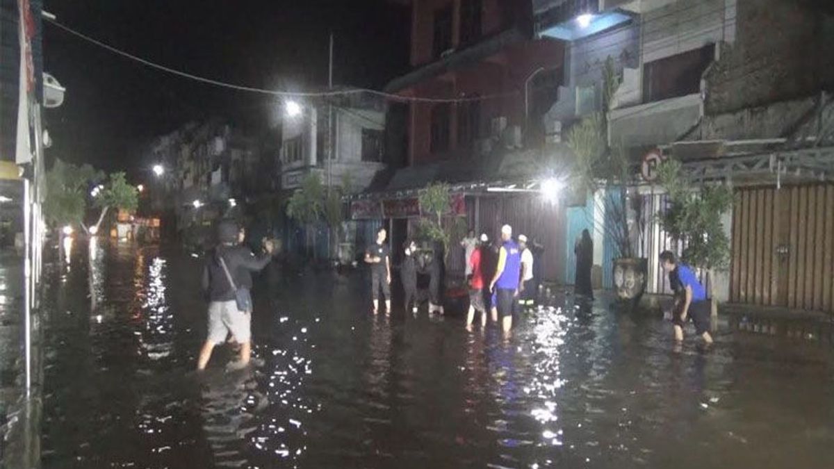 روب الفيضانات على ساحل Balikpapan المتوقع حتى الغد