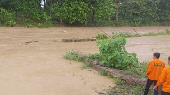 2 Hanyut Bridges Were Carried By Floods, 366 Houses In 6 OKU Districts Were Isolated