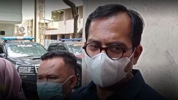 In The Morning, Hariz Azhar-Fatia's House Was Visited By The Police To Be Taken To The Metro Police, They Refused And Promised To Come This Afternoon