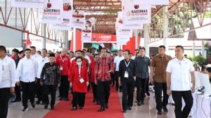 Megawati Mengaku Batuk Gara-gara Debu dan Polusi Jakarta Saat Rakernas IV PDIP