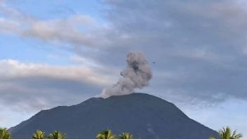 イブマルト山頂は最大400メートルの火山灰を散布します