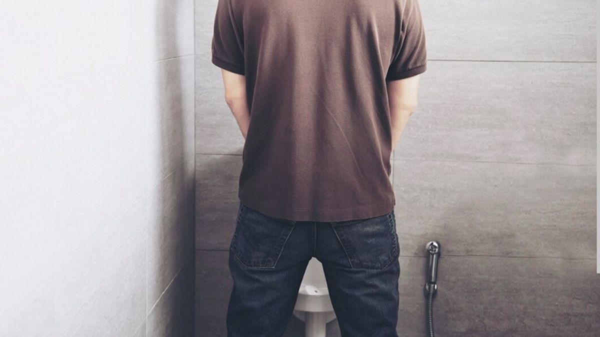 Un médecin explique les dangers de retenir souvent les mictions pour les reins et les voies urinaires