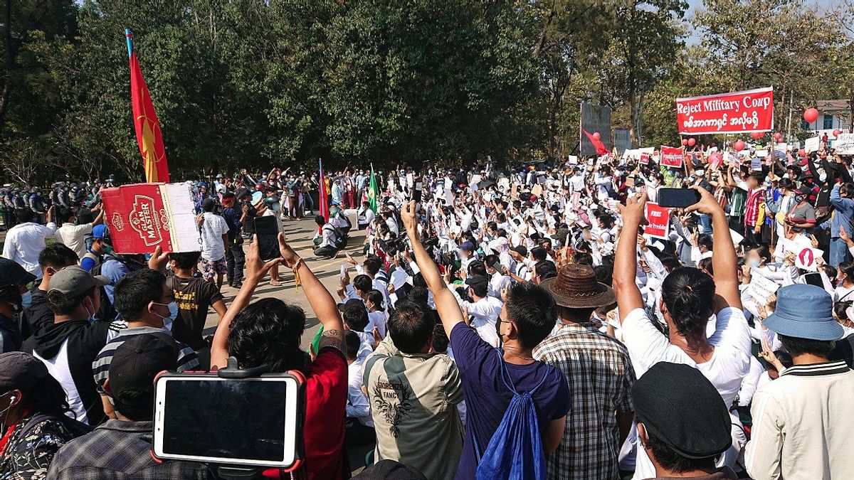 Hundreds Of The Central Bank Of Myanmar Employees Join The Protest Against The Military Junta