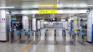 Metro Seoul mulai Layanan Penerjemahan dengan AI untuk Turis Asing di Stasiun Myeong-dong: Ada Bahasa Indonesia