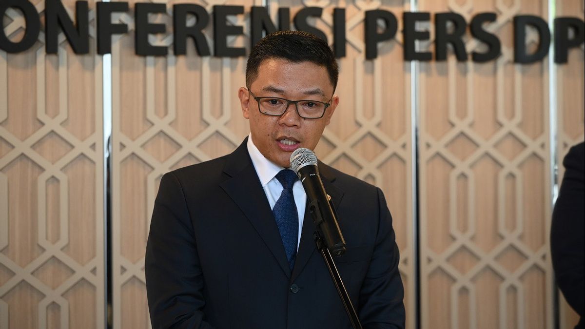 苏吉诺外长强调，没有义务为加入和平委员会支付10亿美元