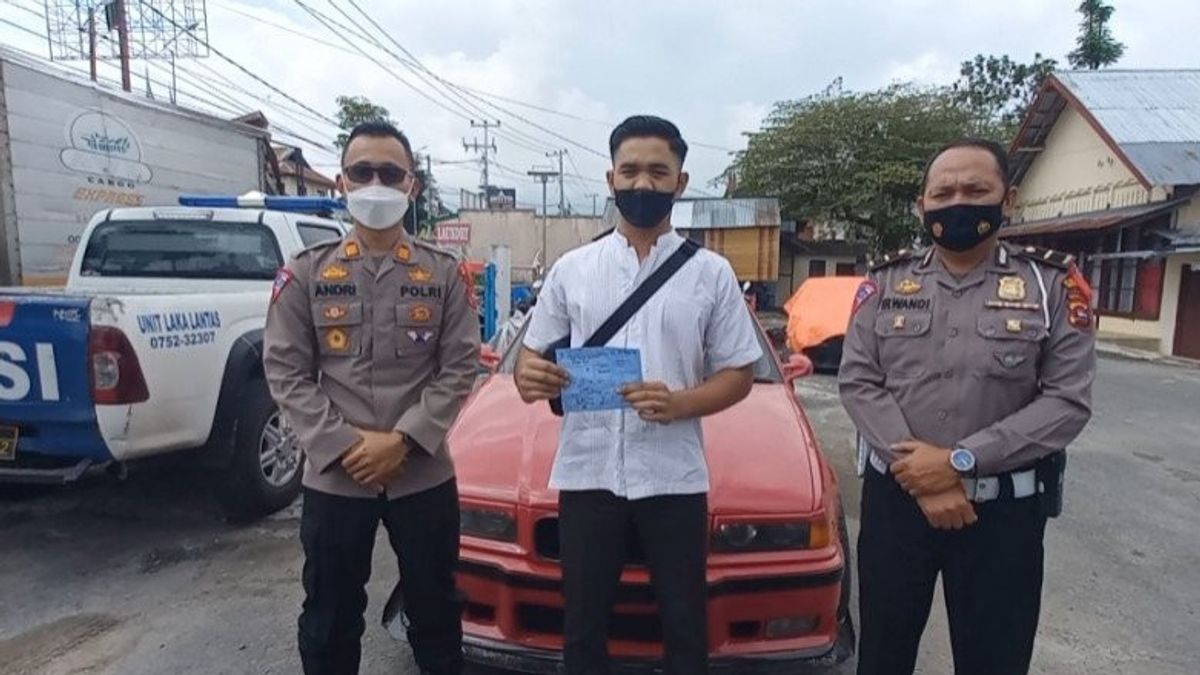 Polisi Amankan Pengemudi Mobil yang Pamer <i>Drifting</i> di Bukittinggi Sumbar