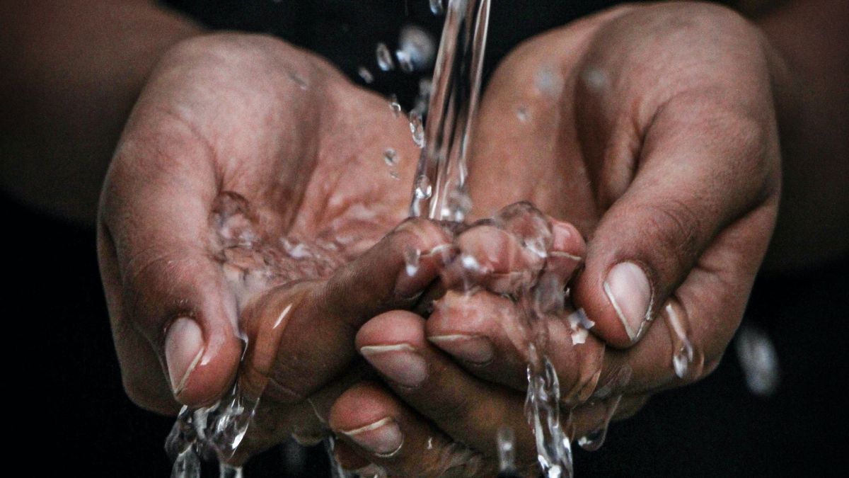 في خضم قضية استخراج المياه الجوفية جاكرتا، أنس خفضت في الواقع إمدادات المياه النظيفة له بنسبة 79 في المئة