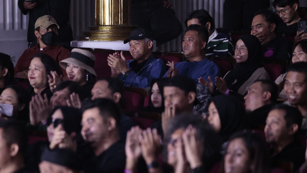 Presidential Candidate Ganjar Pranowo Watches 40th Slank Ultah Concert, Merges With Slankers