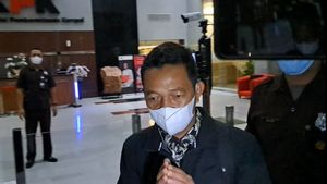 Ditanya Soal Penunjukkan jadi Direktur Perusahaan Tambang, Paman Mardani Maming Bungkam Hanya Katupkan Tangan