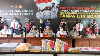 中爪哇警方揭露Banyumas没有流通许可证的包装食用油案件，没收14吨证据