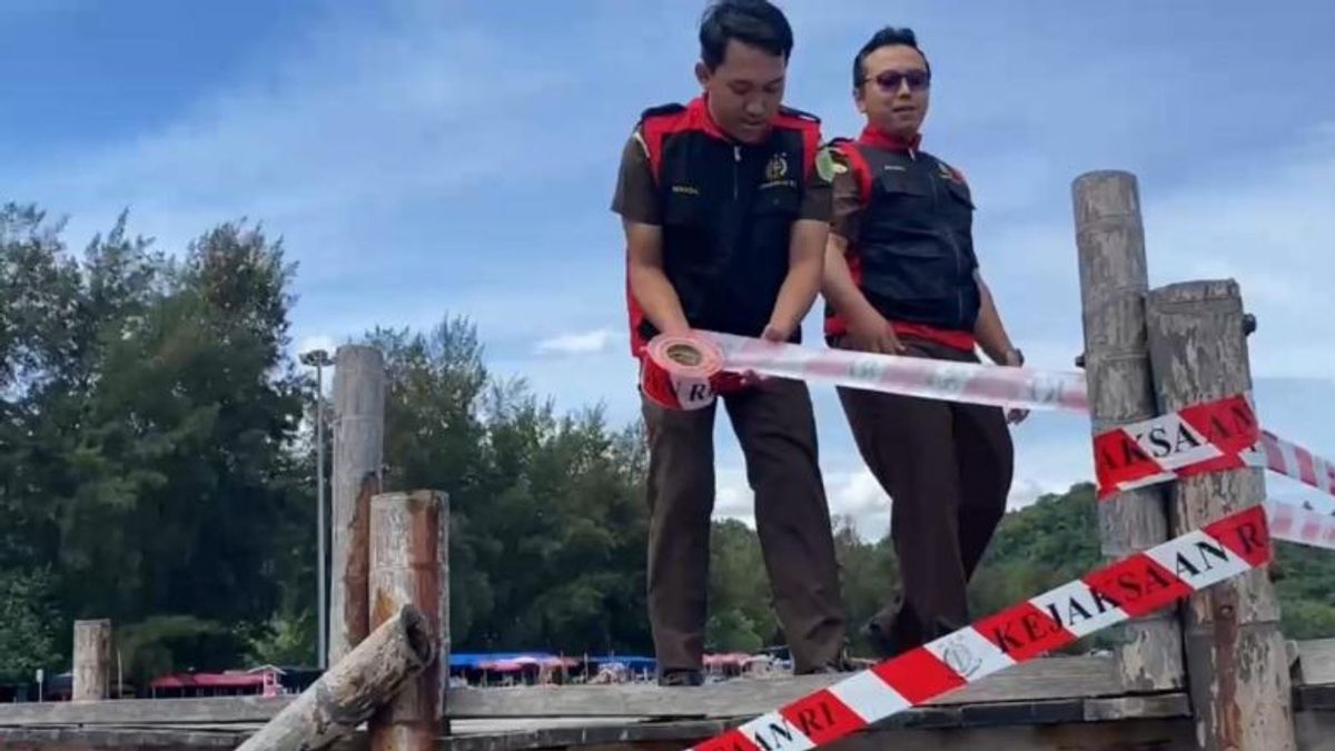 Kejati Sumbar Sita Tiga Wahana di Pantai Air Manis terkait Kasus Korupsi