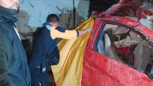 Berita Kecelakaan di Surabaya: Mobil Brio Merah Tertabrak Kereta Api, 3 Korban Tewas di Tempat 