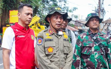 400 Petugas Bersihkan Bantaran Sungai Deli di Kampung Aur Medan