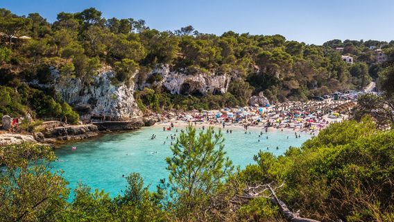 Pengunjung Terlalu Padat, Otoritas Mallorca Berencana Batasi Jumlah Tempat Tidur Hotel untuk Wisatawan