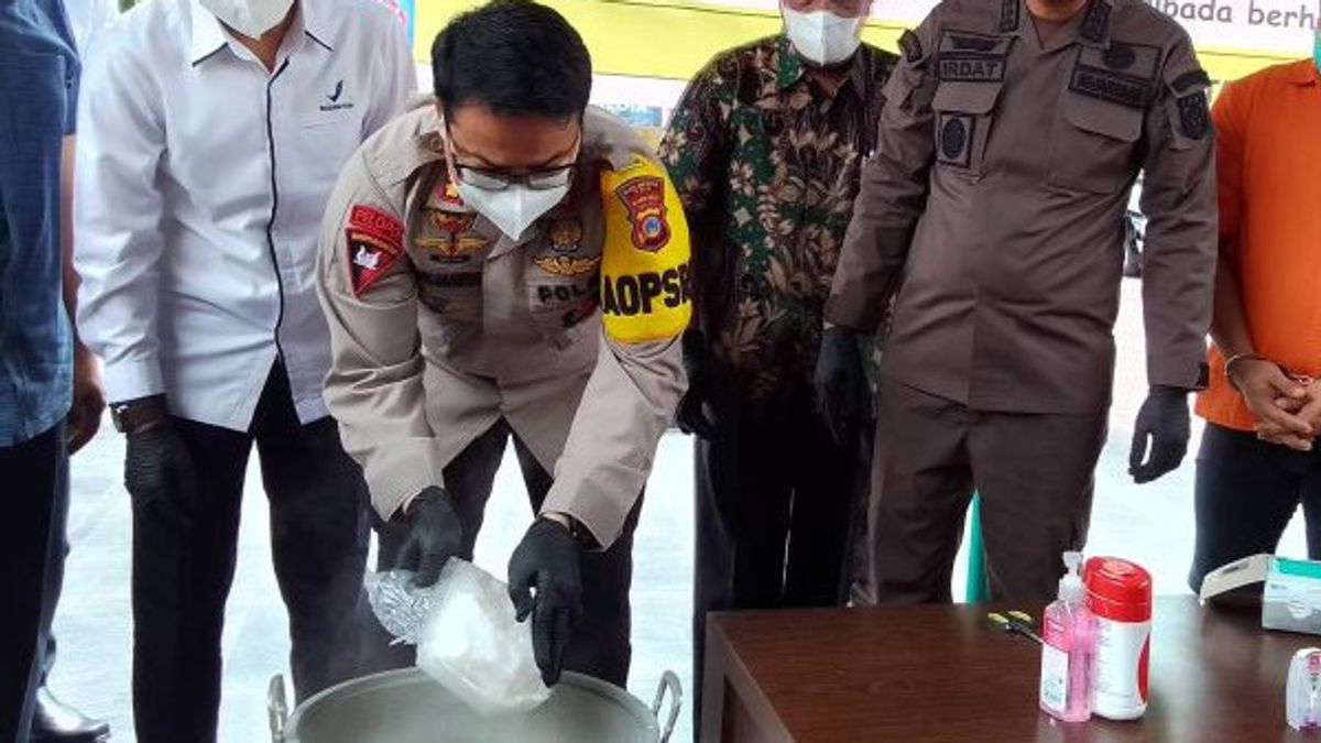 Palu Police Destroys 1 Kg Of Methamphetamine Worth More Than IDR 2.5 Billion