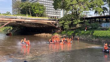 ضفة نهر سيليوونغ من مانغاراي إلى سوديرمان ، يريد برامونو أن يكون الضفة مصنوعة من حديقة عمودية