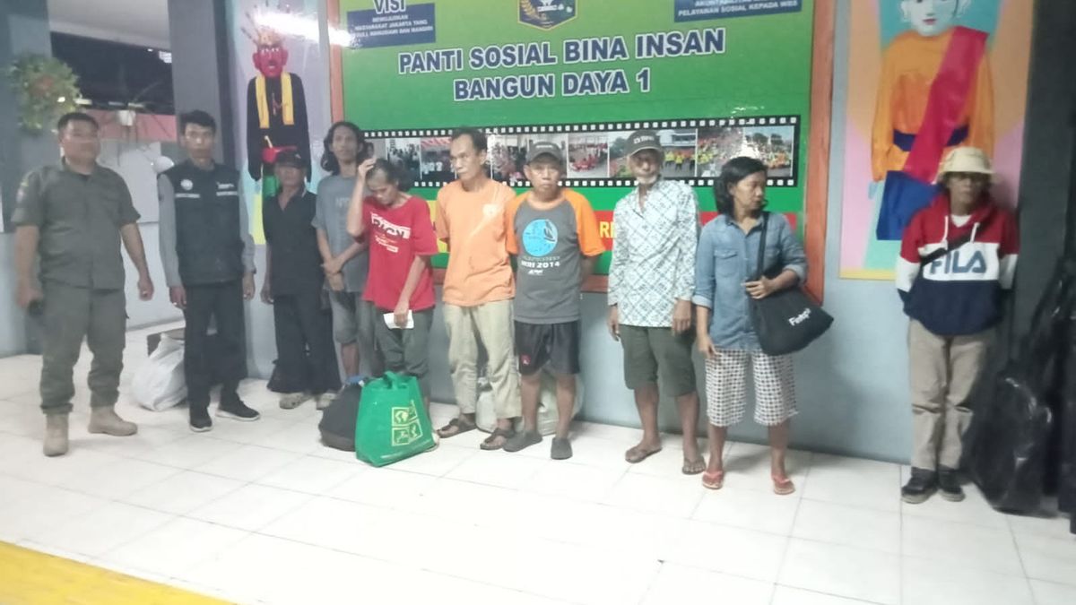 Dozens Of Silver Humans Until Mr. Ogah Is Caught In The Jakarta Satpol PP Raid