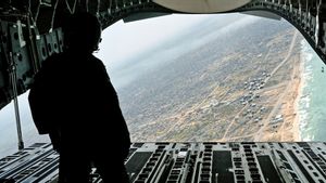 Indonesia Diundang Lakukan <i>Airdrop</i> Bantuan ke Gaza, Menlu Sugiono: Di Luar Beras