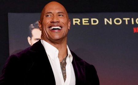 Belajar dari Kasus Alec Baldwin, Dwayne Johnson Hindari Syuting Pakai Pistol Asli