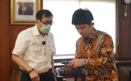 Bikin Paspor Cepat, Atta Halilintar Datang ke Ruangan Yasonna Laoly, 'Kantor Imigrasi Bersih dan Wangi'